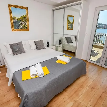 Apartments Silvana Rogoznica (Sibenik-Knin)