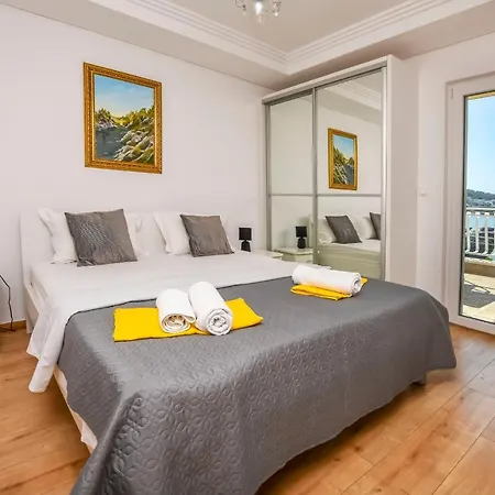 Apartments Silvana Rogoznica (Sibenik-Knin)